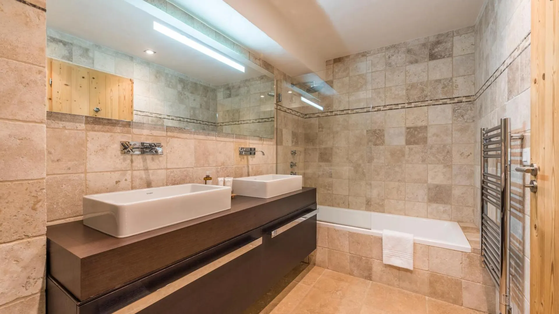 Chalet Omaroo Morzine - By Emerald Stay