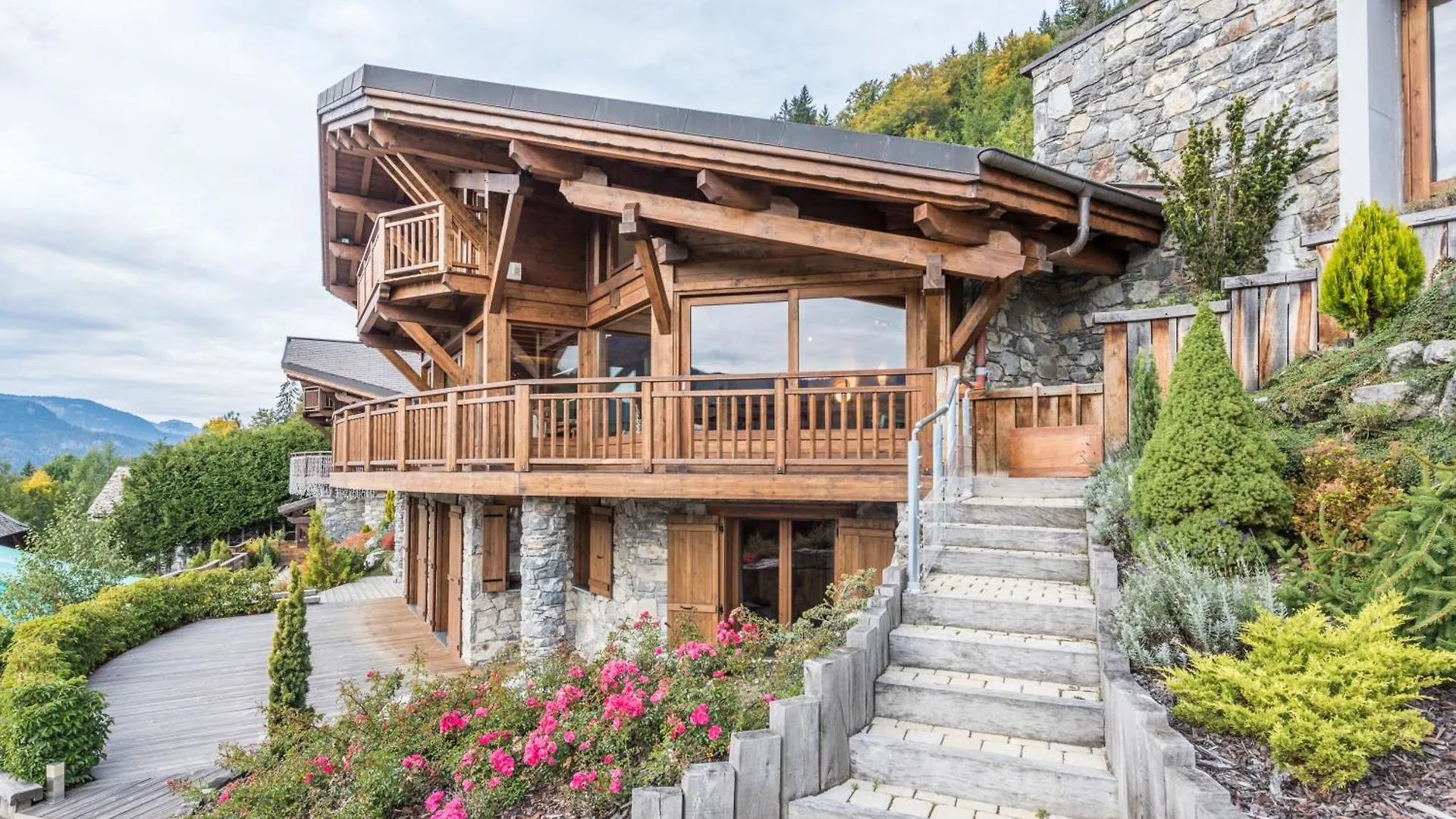 Chalet Omaroo Morzine - By Emerald Stay 0*,